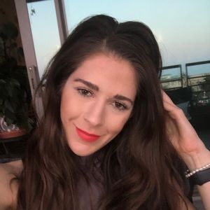 Meet your Posher, Ana